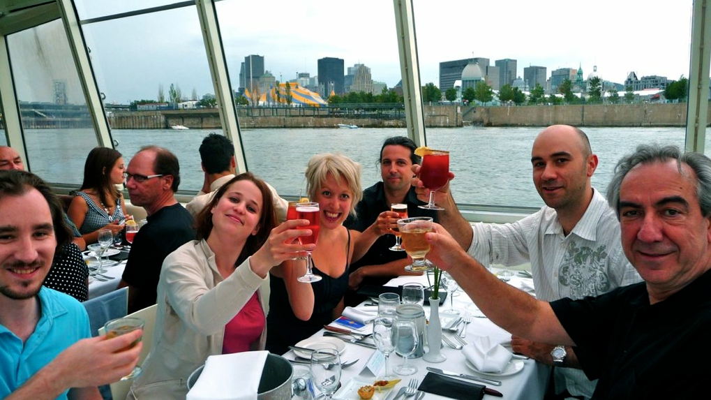 dejeuner croisiere sur bateau mouche à paris